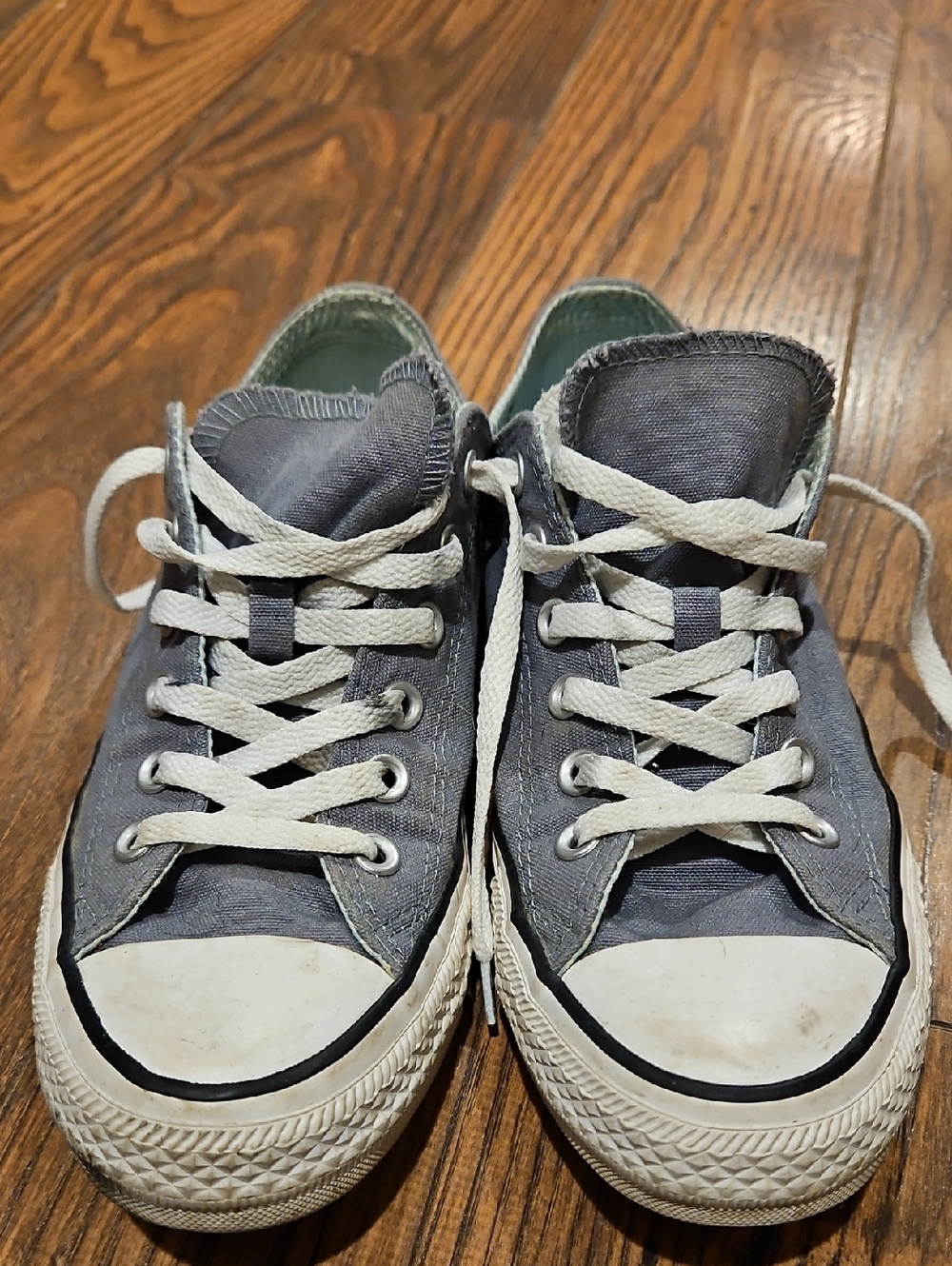 Converse Casual Low-Top Canvas Sneakers in Gray